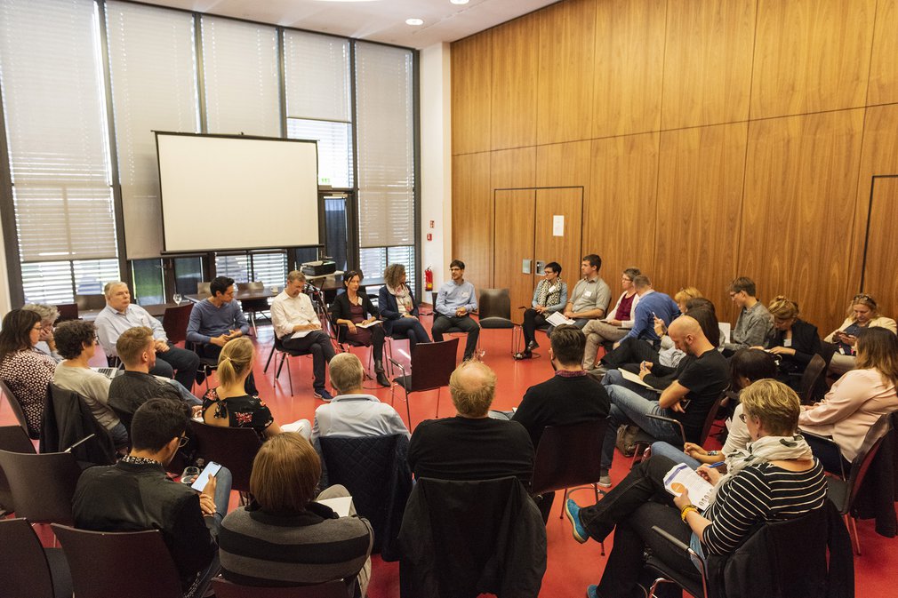 Diskussionsrunde im Schillersaal 2